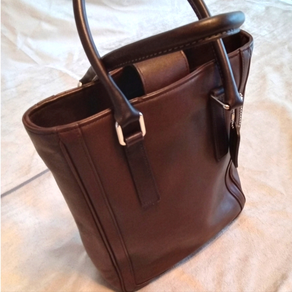 COACH LEATHER TOTE EUC 11 x 9 x 4.